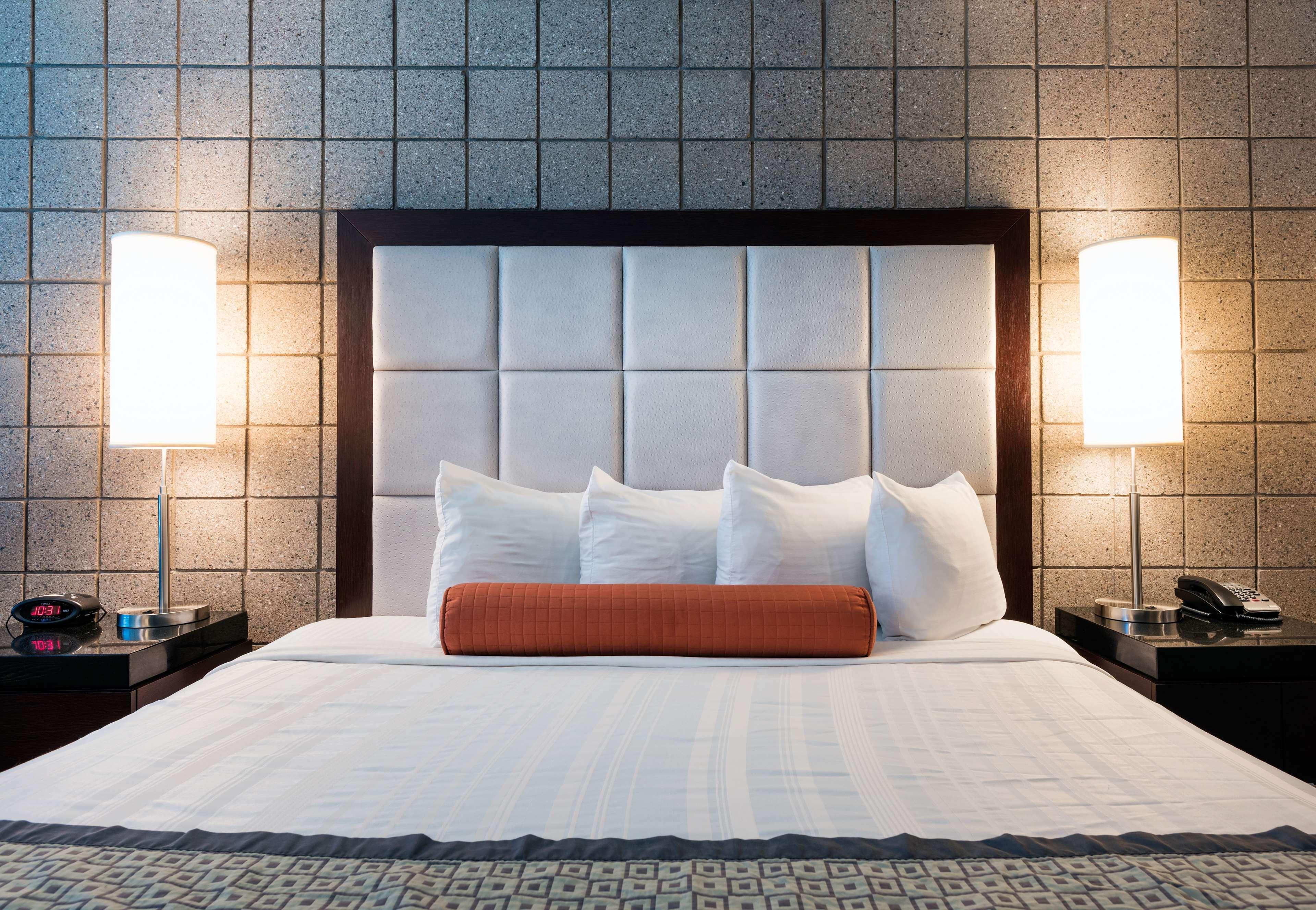 Best Western Plus Sundial Scottsdale Exterior photo