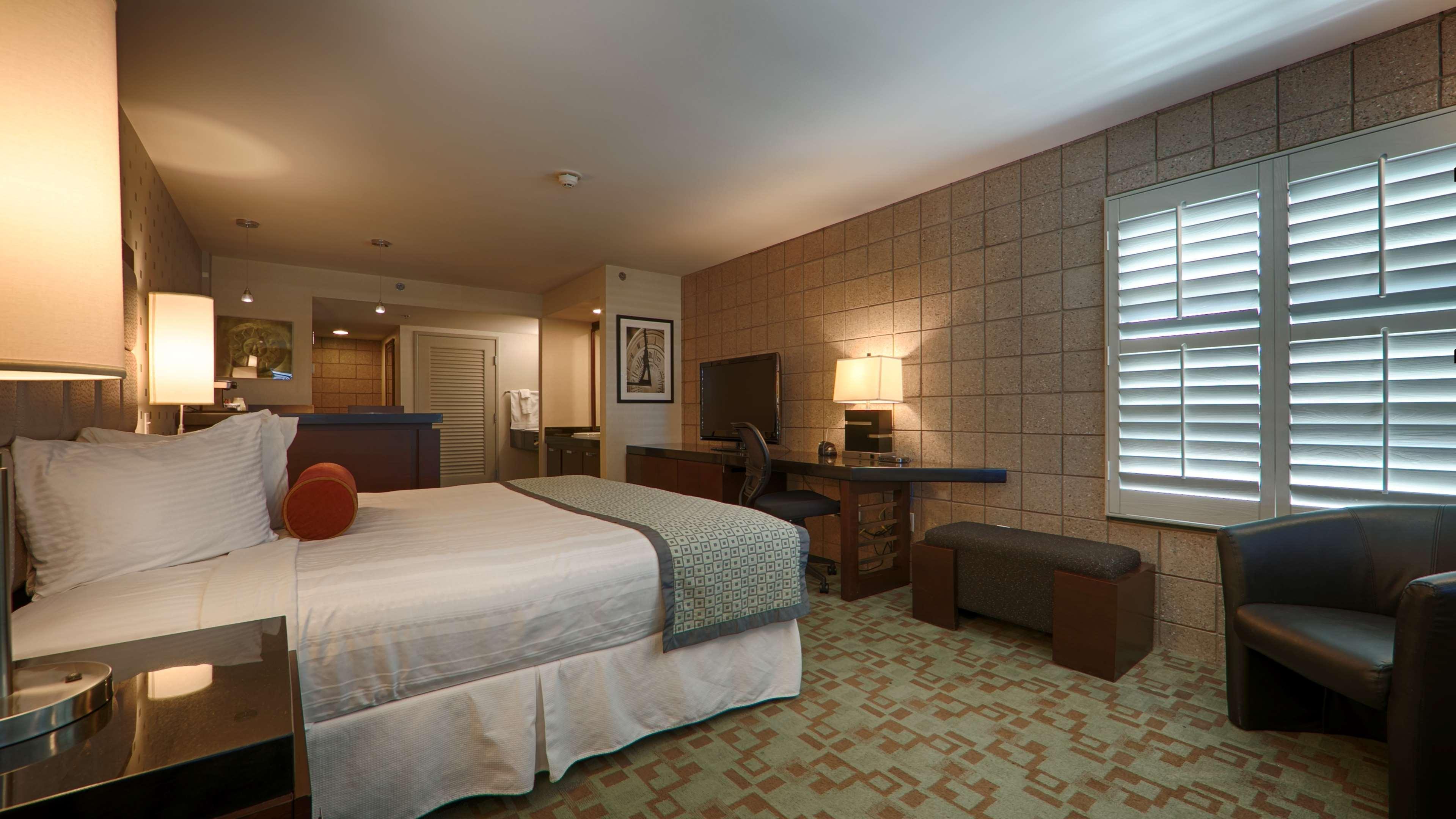 Best Western Plus Sundial Scottsdale Exterior photo