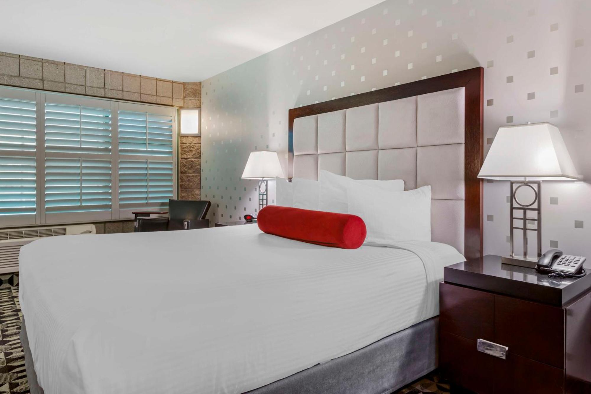 Best Western Plus Sundial Scottsdale Exterior photo