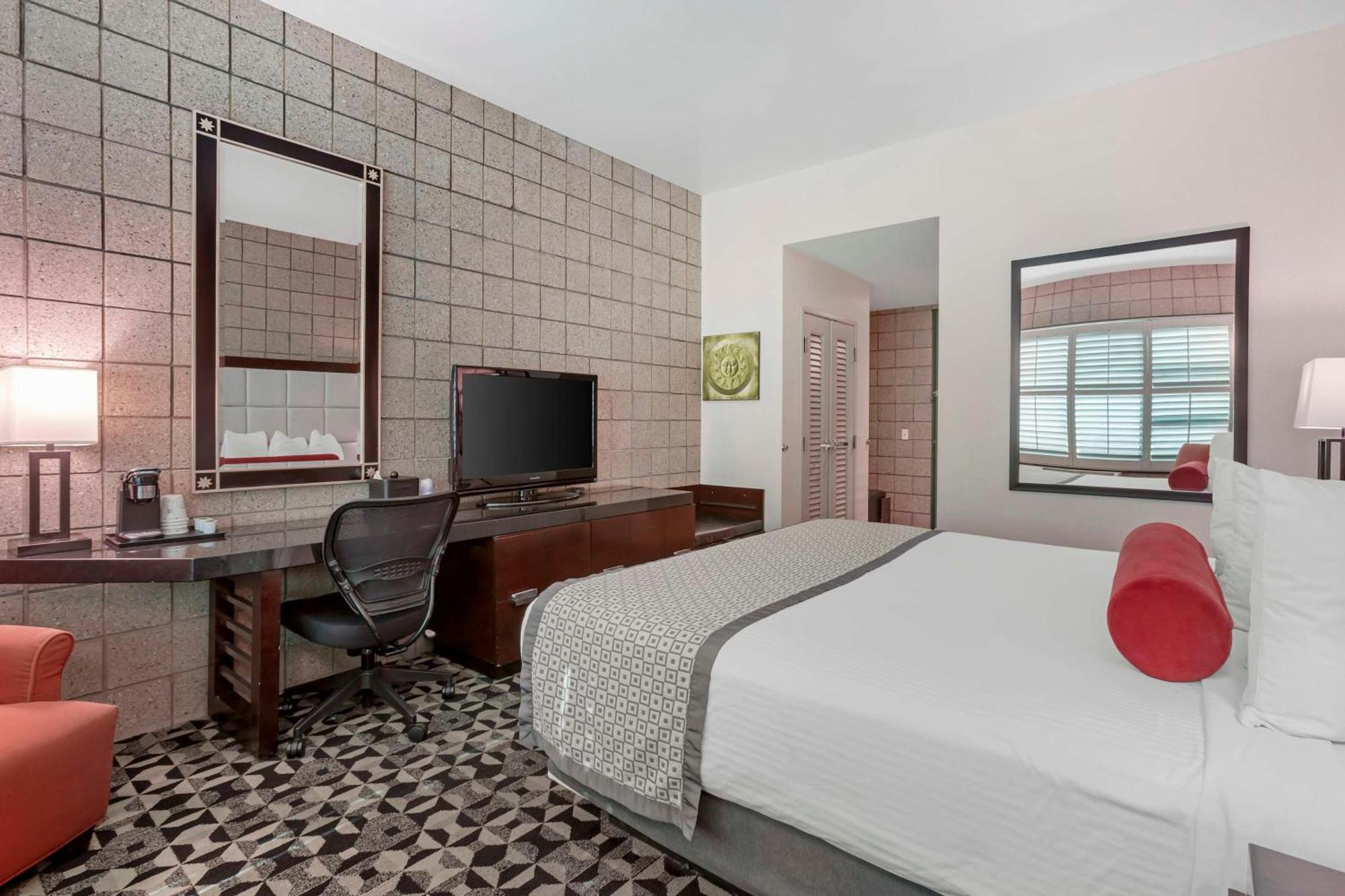 Best Western Plus Sundial Scottsdale Exterior photo