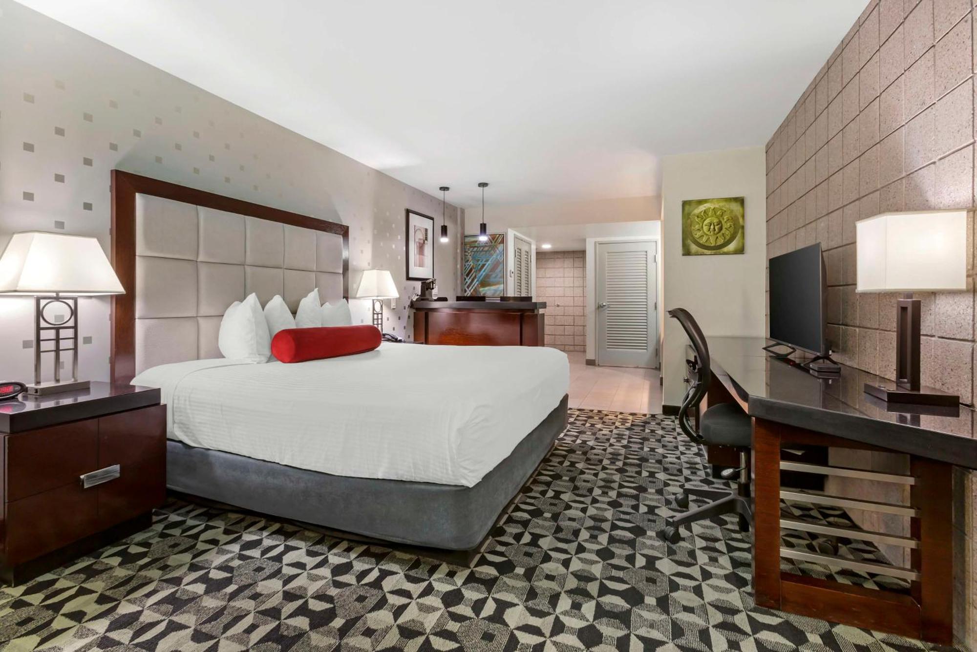 Best Western Plus Sundial Scottsdale Exterior photo
