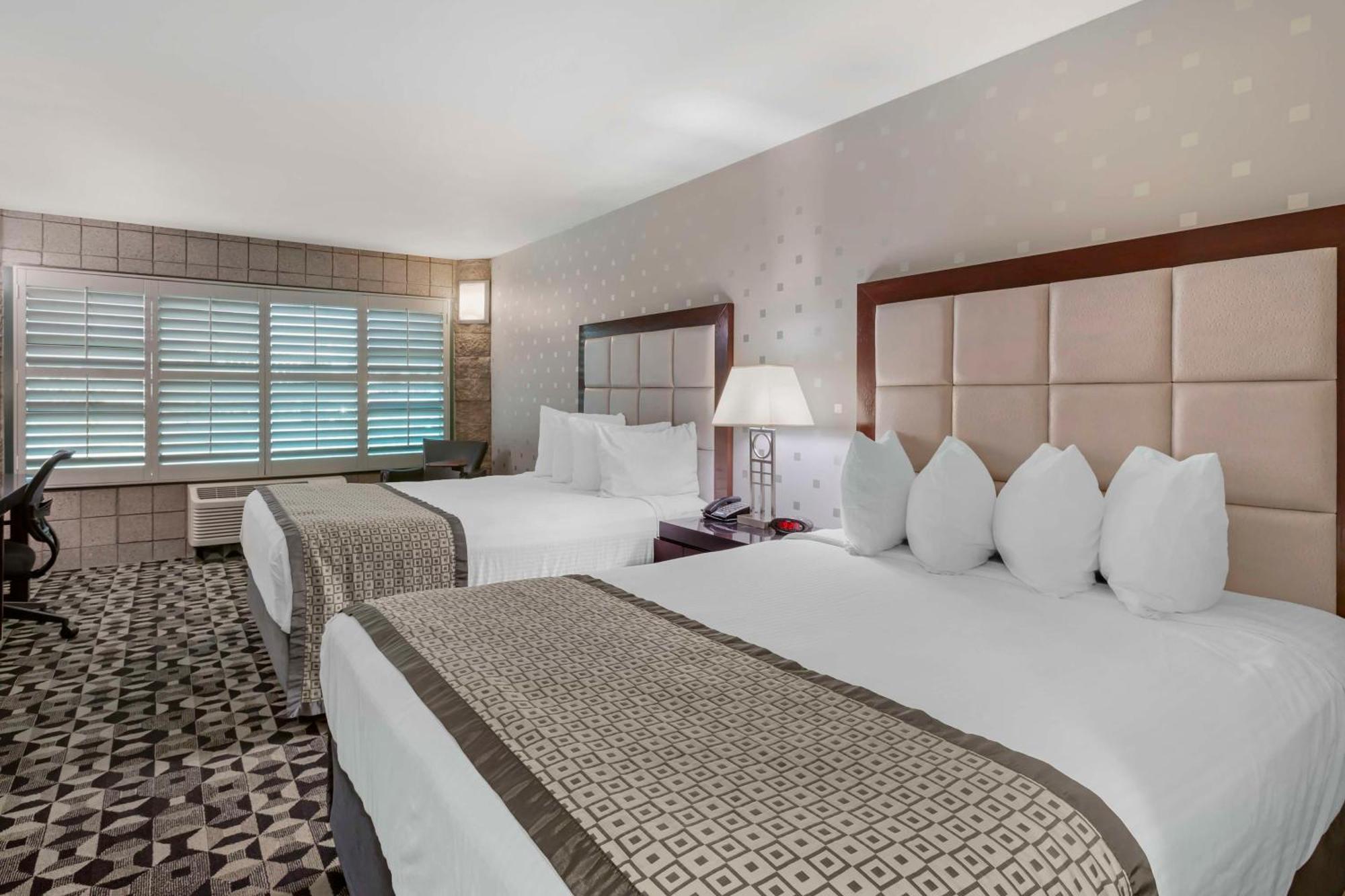 Best Western Plus Sundial Scottsdale Exterior photo