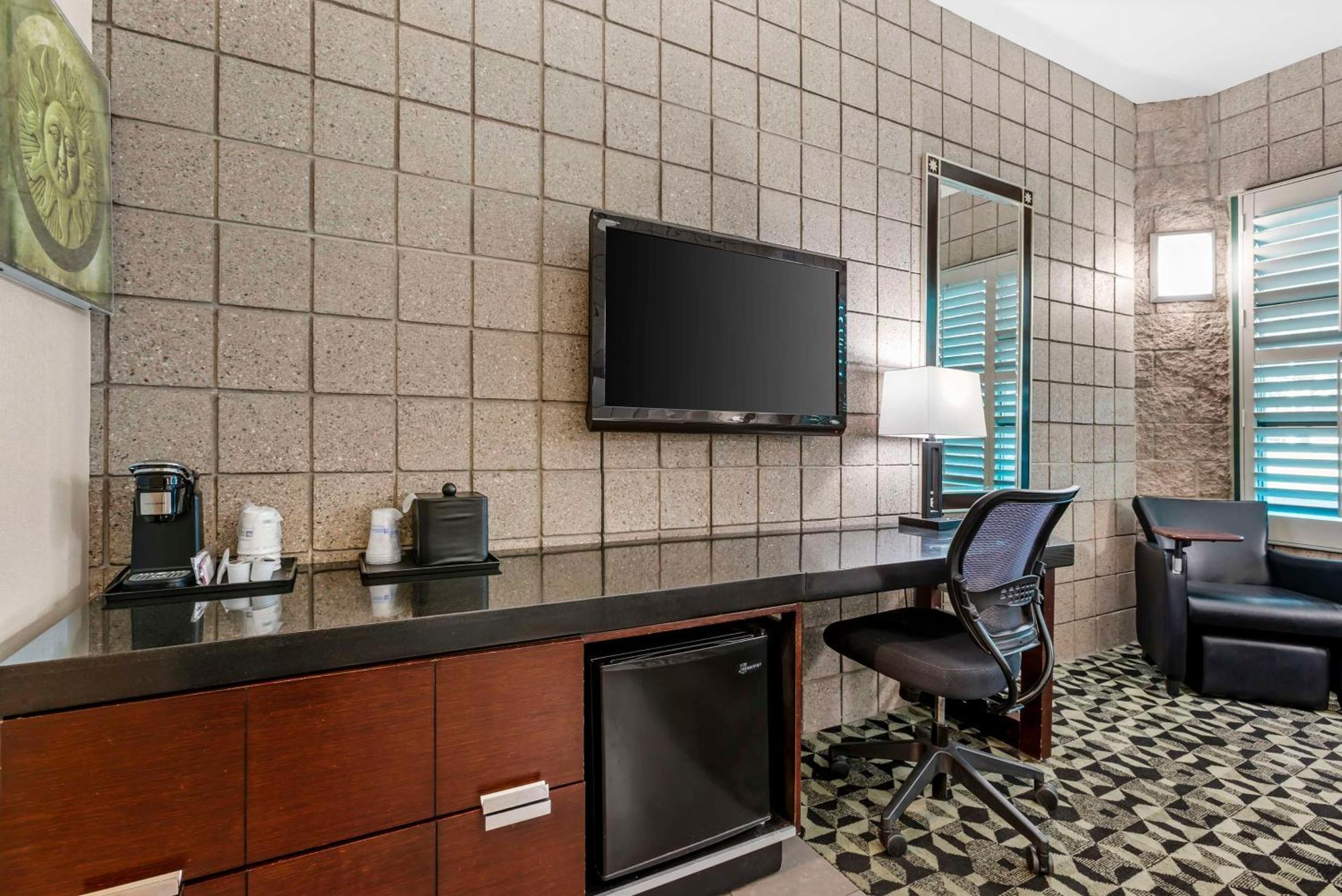 Best Western Plus Sundial Scottsdale Exterior photo