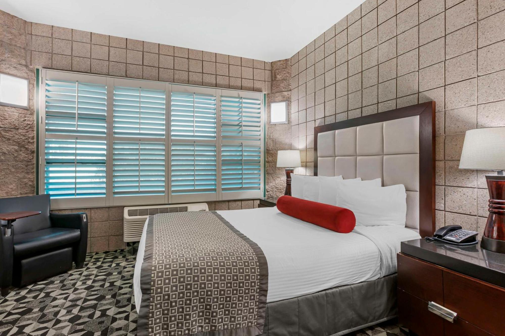 Best Western Plus Sundial Scottsdale Exterior photo