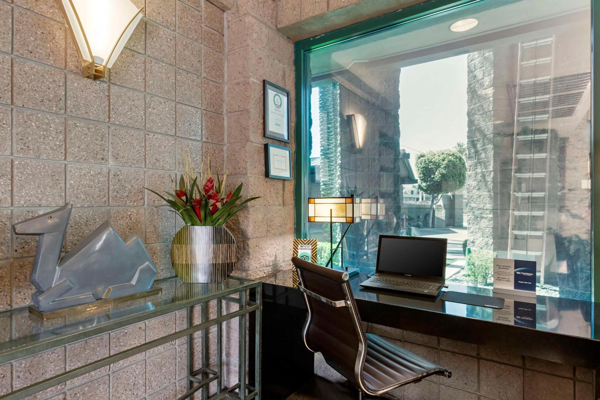 Best Western Plus Sundial Scottsdale Exterior photo